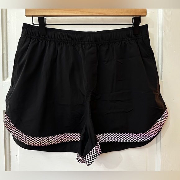 lululemon athletica Pants - Lululemon Lab Seahweeze 2018 Jeva Short Reflective Black and Pink Sz 8